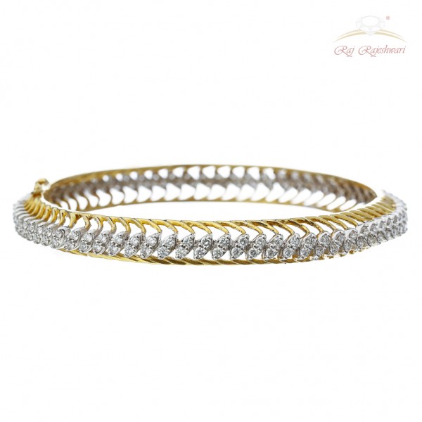 Cross Marquis Diamond Studded Pair of  Bangles in 18kt Gold